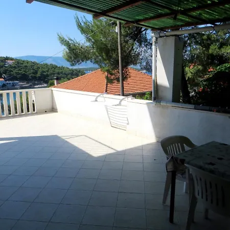 Two Bedroom Ap., Huge Terrace & Sandy Beach! Apartment Jelsa (Hvar)