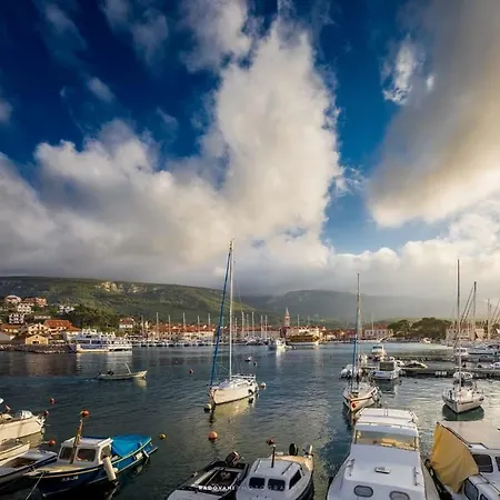 Two Bedroom Ap., Huge Terrace & Sandy Beach! * Jelsa (Hvar)