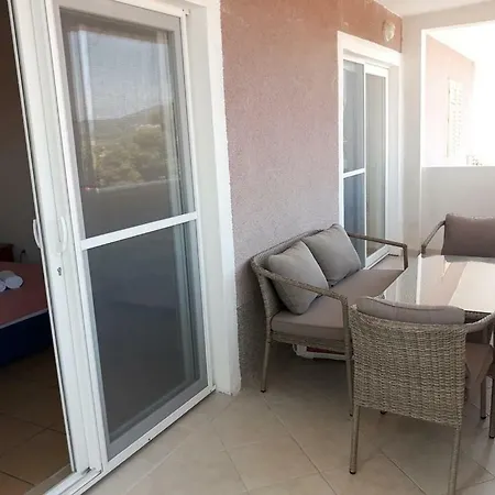 Two Bedroom Ap., Huge Terrace & Sandy Beach! * Jelsa (Hvar)