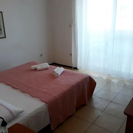 Apartment Two Bedroom Ap., Huge Terrace & Sandy Beach! Jelsa (Hvar)